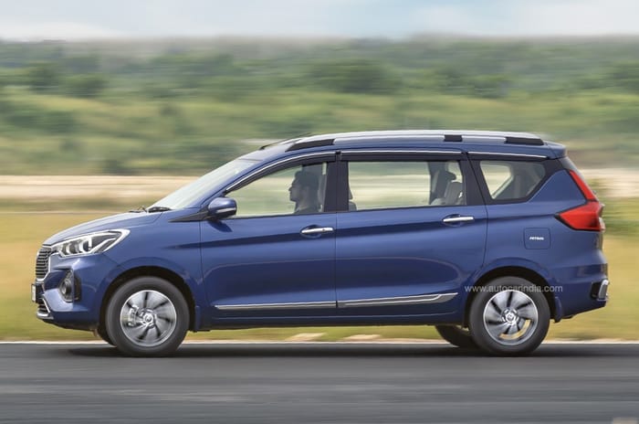 Toyota Rumion side action